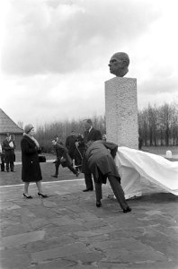 Onthulling monument ter nagedachtenis aan de verzetsstrijder J.J.F. Borghouts in, Bestanddeelnr 920-1706