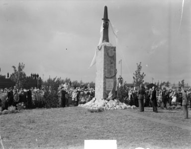 Onthulling oorlogsmonument te Terneuzen door Prins Bernhard, Bestanddeelnr 904-1978