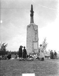 Onthulling oorlogsmonument te Terneuzen door prins Bernhard, Bestanddeelnr 904-1982