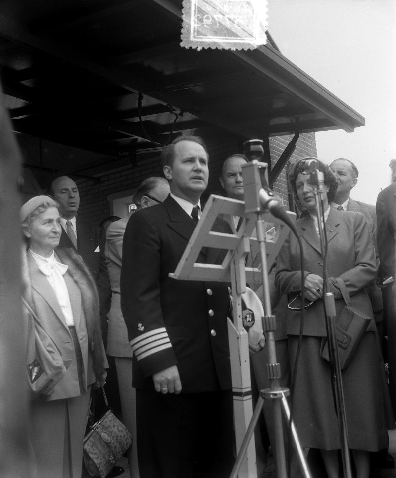 Onthulling nieuwe reddingsboot te Noordwijk door Kurt Carlsen, Bestanddeelnr 905-7792