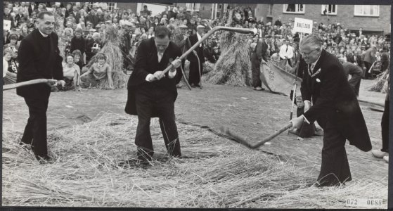 Oogsten, festiviteiten, wedstrijden, granen, burgemeesters, Ganzeboom AJ, Bestanddeelnr 072-0688