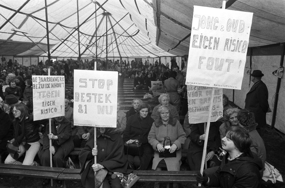 Op de borden staat oa Stop Bestek 81, Bestanddeelnr 930-1478