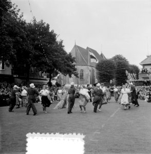 Oogstfeest in Raalte (volksdansen Grote Markt ), Bestanddeelnr 905-8950