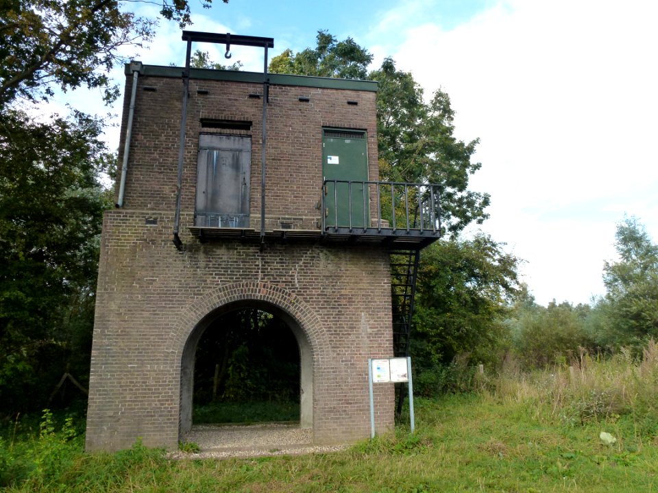 Ooijpolder, toren-trafohuisje nabij Ooij (2)