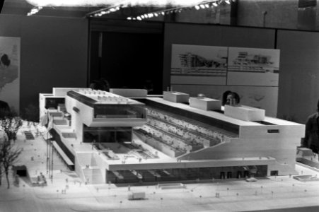 Ontwerp van de Weense architect Wilhelm Holzbauer, tentoongesteld in Museum Fod…, Bestanddeelnr 925-5960