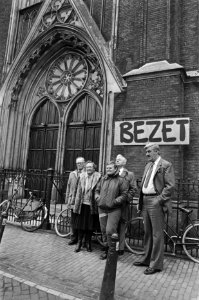 Onze Lieve Vrouwekerk bezet uit protest tegen de verkoop van de kerk een aantal, Bestanddeelnr 933-3095
