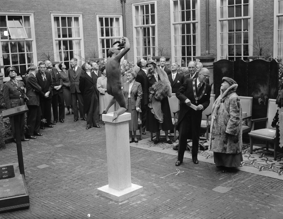 Onthulling op het Stadhuisplein te Leiden door prinses Wilhelmina van het standb, Bestanddeelnr 906-7475