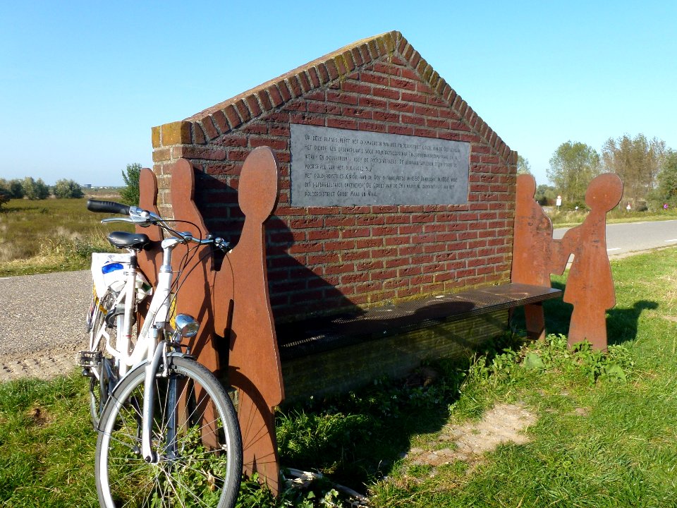 Ooijpolder nabij Nijmegen Monument dijkmagazijn Circul van de Ooij (verso)