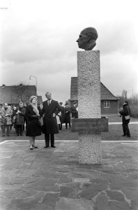 Onthulling monument ter nagedachtenis aan de verzetsstrijder J.J.F. Borghouts in, Bestanddeelnr 920-1705