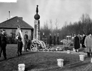 Onthulling monument ter gedachtenis van de gesneuvelden van het Korea detachemen, Bestanddeelnr 910-8893