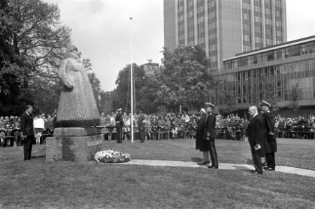 Onthulling standbeeld koningin Wilhelmina aan de Westerkade te Rotterdam (gemaak, Bestanddeelnr 921-3189