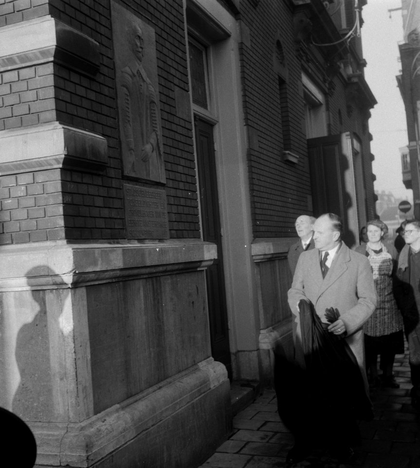 Onthulling plaquette Samuel Coster, grondlegger Amsterdamse Stadsschouwburg doo, Bestanddeelnr 904-8717