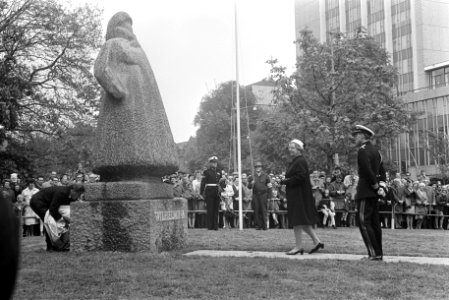 Onthulling standbeeld koningin Wilhelmina aan de Westerkade te Rotterdam (gemaak, Bestanddeelnr 921-3188