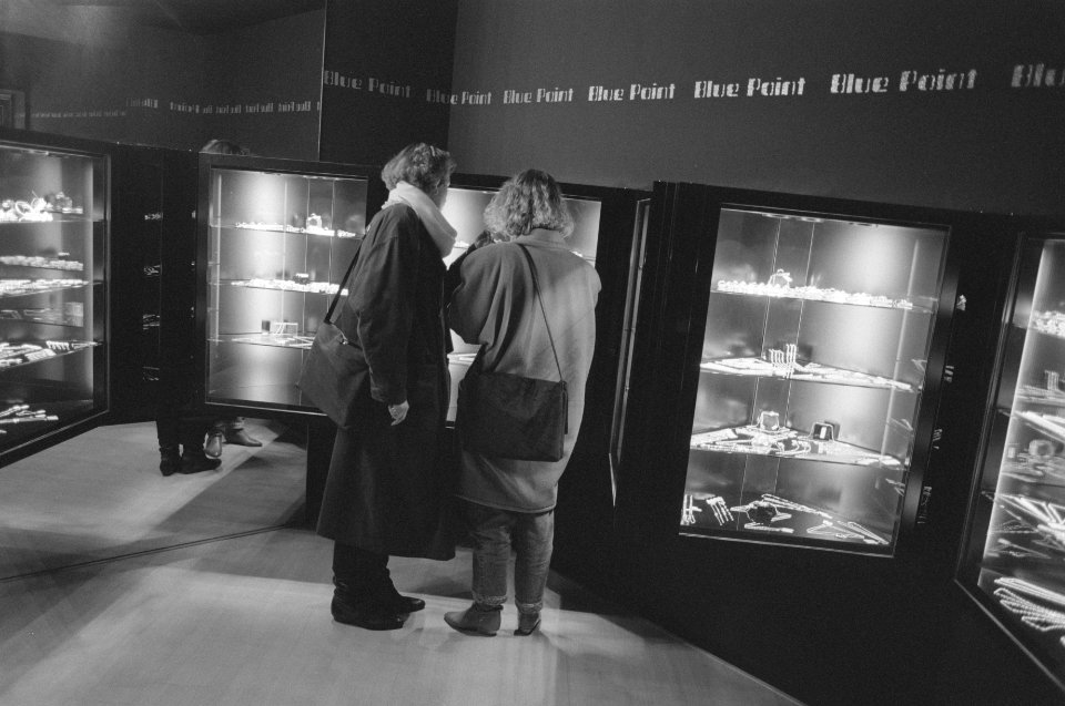 Opdracht Detail Handel Magazine Blue Point , Heiligeweg Amsterdam, Bestanddeelnr 934-3611