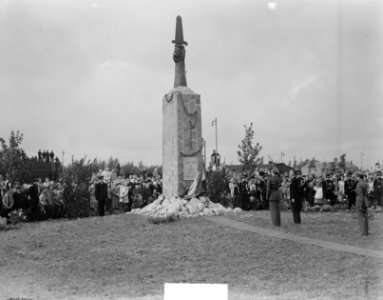 Onthulling oorlogsmonument te Terneuzen door Prins Bernhard, Bestanddeelnr 904-1980