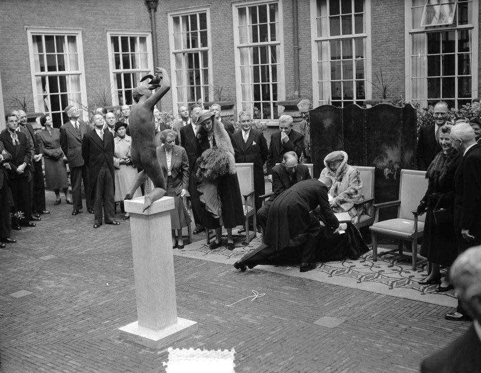 Onthulling op het Stadhuisplein te Leiden door prinses Wilhelmina van het standb, Bestanddeelnr 906-7471