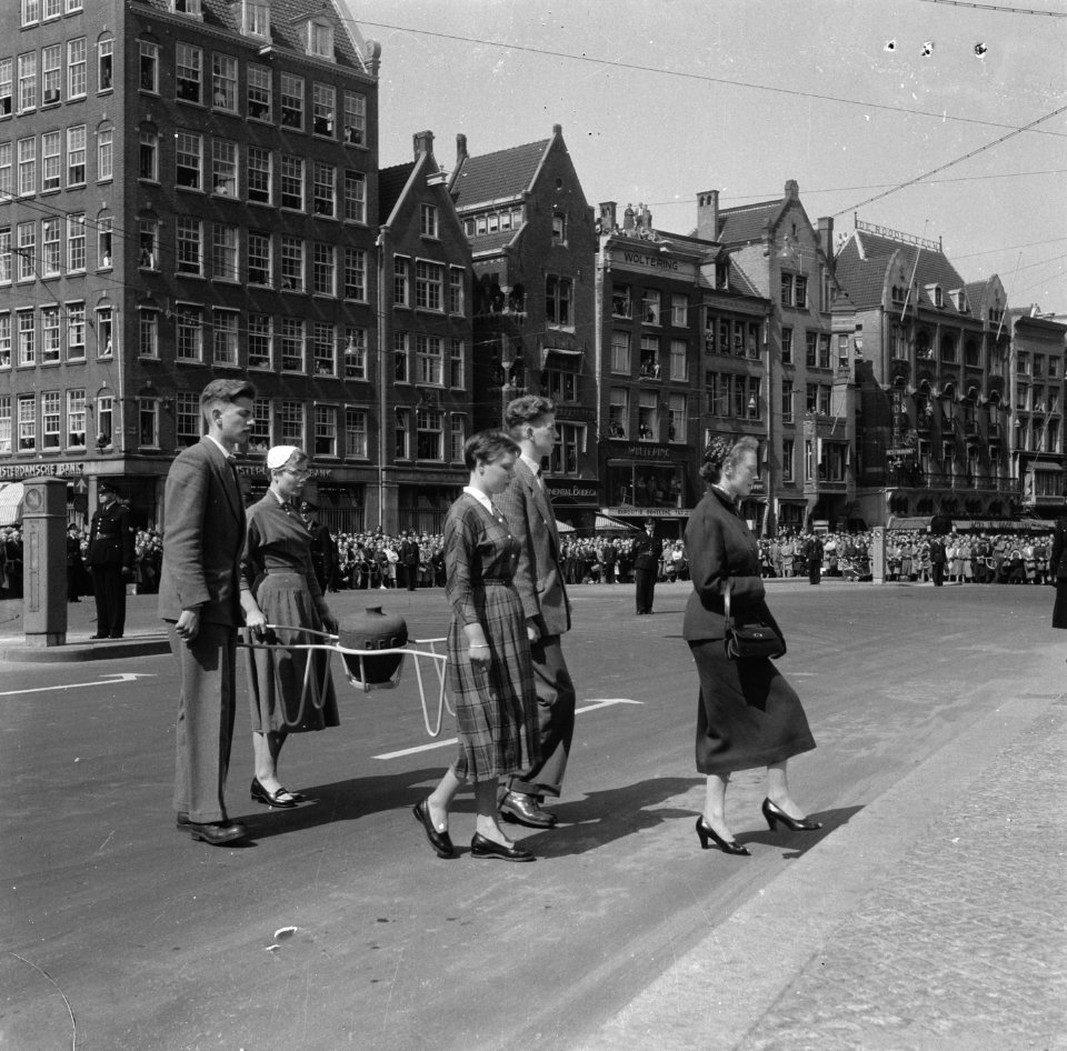 Onthulling Nationaal Monument Urnen (Drente), Bestanddeelnr 907-7410