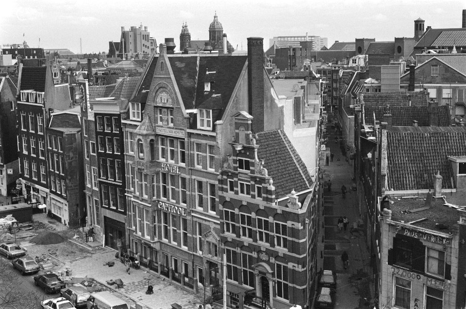 Op de plaats van het voormalig Kasteel van Aemstel op NZ Voorburgwal zal begin j, Bestanddeelnr 933-6099