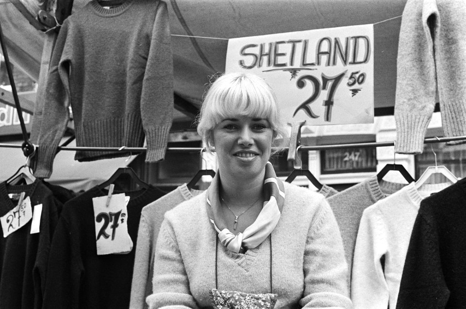 Opdracht Continental Public Relations , vrouw op de markt, Bestanddeelnr 929-3321