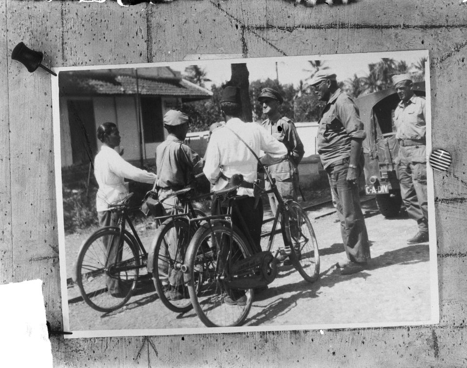Op de terugweg van Balong werden door gen.maj. W.J.K. Baay een TNI-officier met , Bestanddeelnr 903-6374