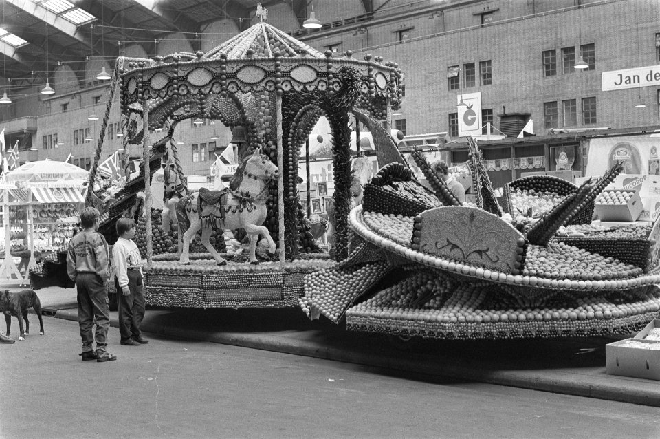 Opdracht De Nieuwe krant , Corsowagen Geldermalsen op het Festival of Food, Bestanddeelnr 933-0756