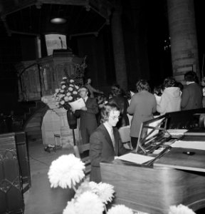 Opdracht Continental Public Relations in kerk in Leiden, Bestanddeelnr 927-5311