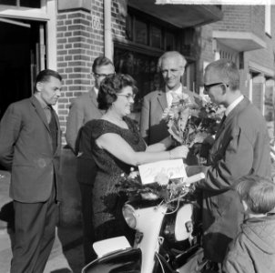 Opdracht D. F. van de Weide , Heemstedestraat 64 uitreiking prijs, Bestanddeelnr 916-9588