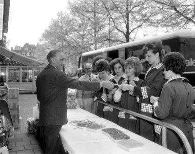 Opdracht de Gruyter, de Doofpot van Max Tailleur , Rembrandtsplein, Bestanddeelnr 917-7644