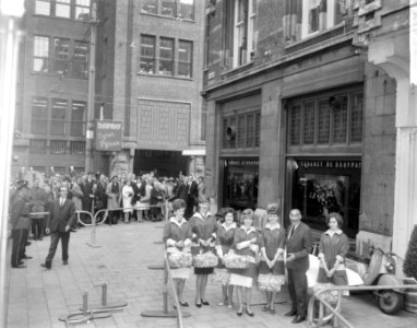 Opdracht de Gruyter, de Doofpot van Max Tailleur , Rembrandtsplein, Bestanddeelnr 917-7640