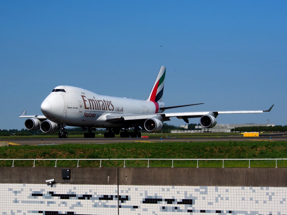 OO-THD Emirates Boeing 747-4HAF(ER) - cn 35236 taxiing 21july2013 pic-001