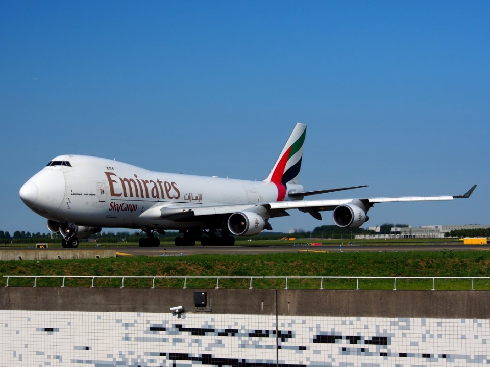 OO-THD Emirates Boeing 747-4HAF(ER) - cn 35236 taxiing 21july2013 pic-002