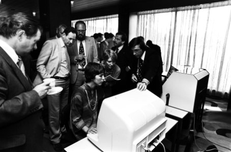 Opdracht Data Doorn , congres tekstverwerkende apparatuur in Okura Hotel, Bestanddeelnr 930-8485