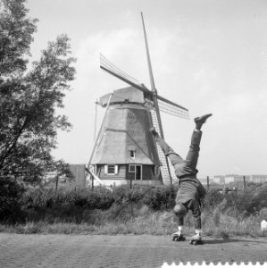 Oost-Duitse skifenomeen King Everest oefent bij Riekermolen, Bestanddeelnr 912-8214