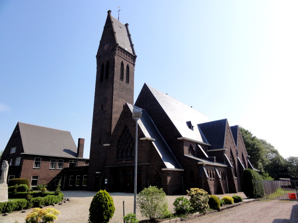 Oosterhout kerk RM 523906 en pastorie RM 523907 voorkant