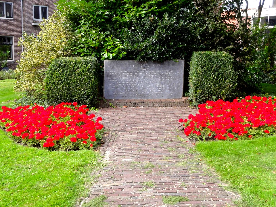 Oorlogsmonument Zarkenplantsoen Monnickendam