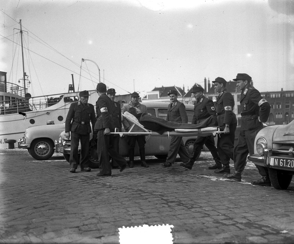 Oostenrijkse Rode Kruis Kalonex in Dordrecht aan het Wilgenbos., Bestanddeelnr 905-5504