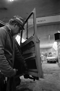 Opdracht Bureau van Rijswijk, Dimitrolbehandeling in garage VAV, Amsterdam, Bestanddeelnr 924-8754