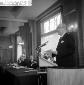 Oostenrijkse minister van Heind en Wederopbouw van Oostenrijk, dr. F. Bock houdt, Bestanddeelnr 912-0072