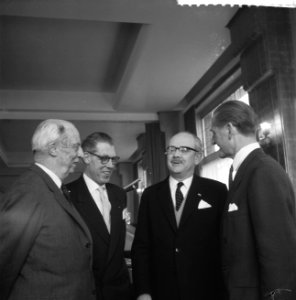 Oostenrijkse minister van Heind en Wederopbouw van Oostenrijk, dr F Bock houdt, Bestanddeelnr 912-0076