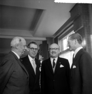 Oostenrijkse minister van Heind en Wederopbouw van Oostenrijk, dr F Bock houdt, Bestanddeelnr 912-0074