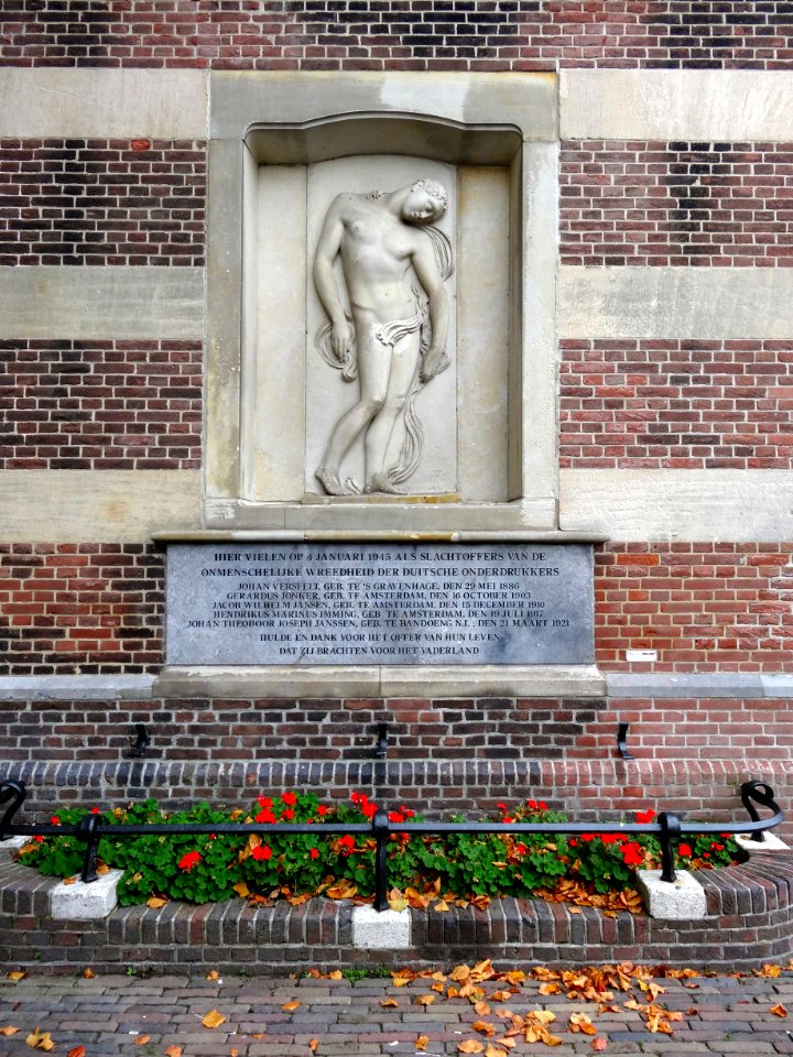 Oorlogsmonument Grote Kerk Hoorn door Pieter Starreveld
