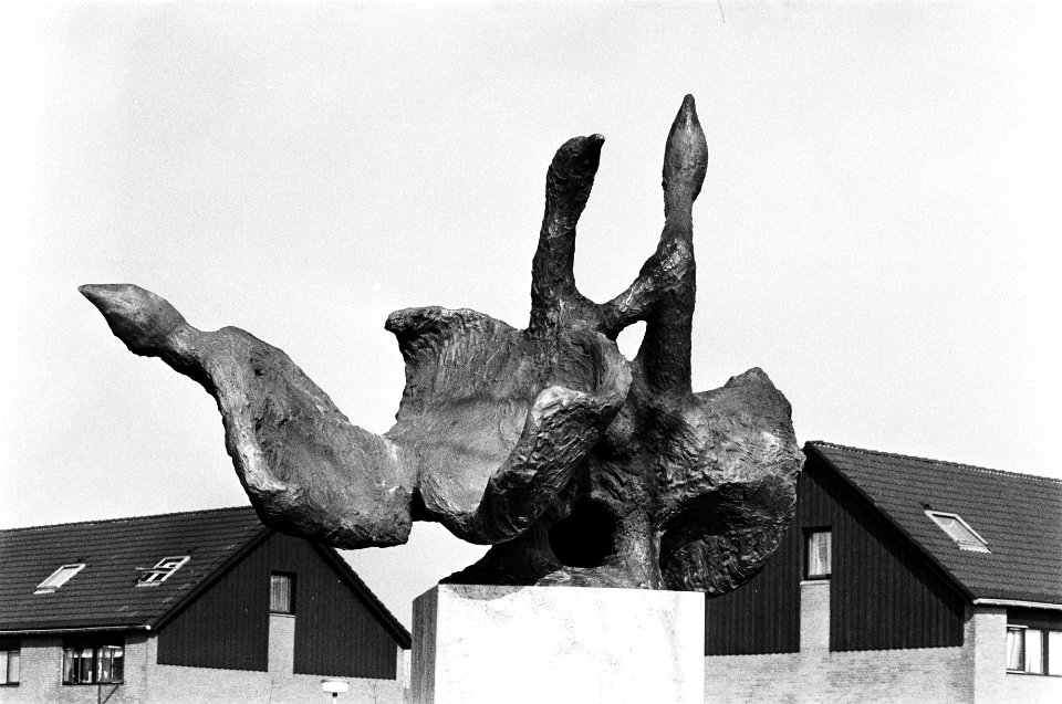 Oorlogsmonument in Hoofddorp, voorstellende drie ganzen die de vrijheid kiezen, , Bestanddeelnr 930-2547