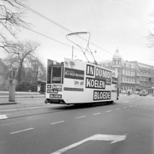 Opdracht Columbia films. Tram met reclame voor de film in Koelen Bloede In C, Bestanddeelnr 921-1627