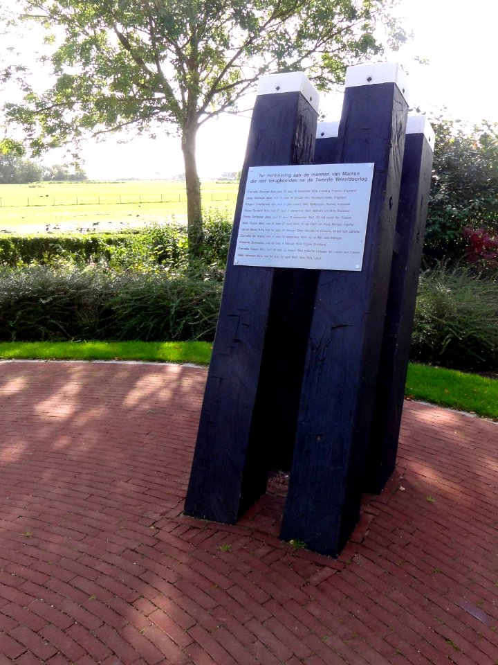 Oorlogsmonument Marken1
