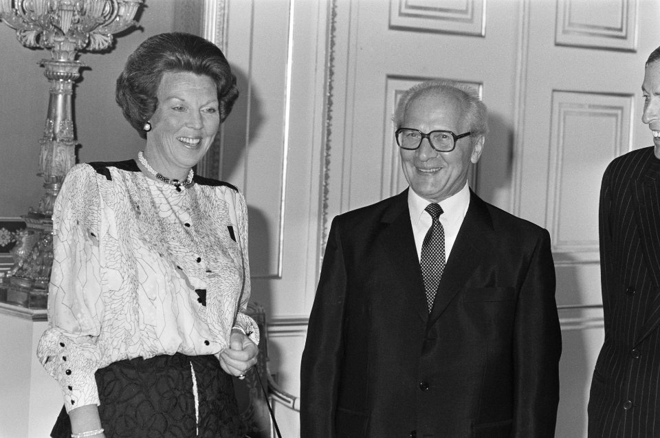 Oostduitse president Erich Honecker op Paleis Noordeinde door Koningin Beatrix o, Bestanddeelnr 934-0022
