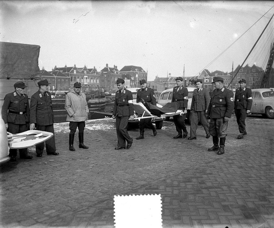 Oostenrijkse Rode Kruis Kalonex in Dordrecht aan het Wilgenbos. Overzijde Binnen, Bestanddeelnr 905-5502