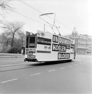Opdracht Columbia films. Tram met reclame voor de film in Koelen Bloede In C, Bestanddeelnr 921-1626