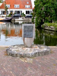 Oorlogsmonument Makkum door Bertus Bijlstra