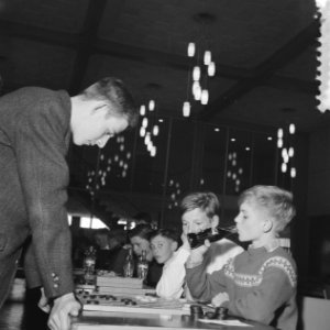 Opdracht Coca Cola (Beauchez) Damwedstrijd, Bestanddeelnr 912-4447