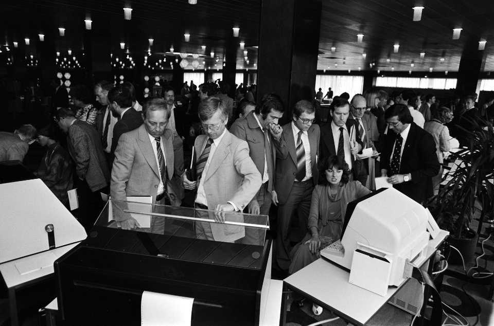 Opdracht Data Doorn , congres tekstverwerkende apparatuur in Okura Hotel, Bestanddeelnr 930-8488